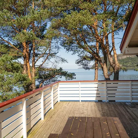 Skottneset Feriesenter 홀리데이파크 *